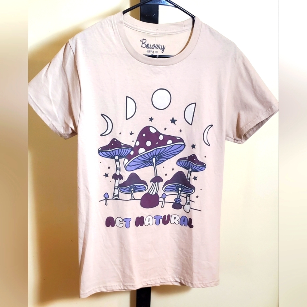 Act Natural Trippy Adult Unisex Short Sleeve T-Shirt Size Small